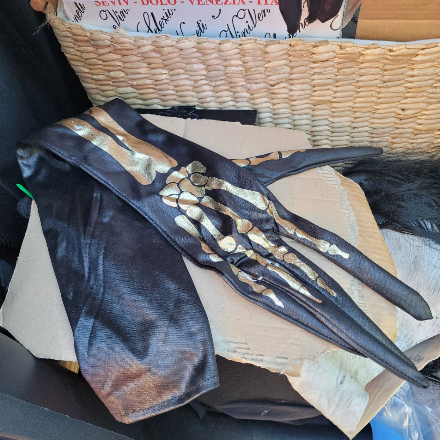 Black and gold skeleton gloves - photo 2