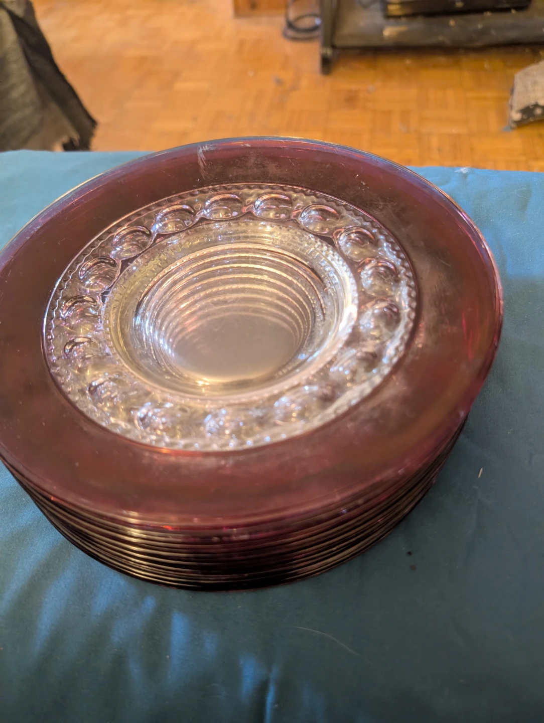 🍷 Vintage Ruby/Cranberry Pressed Glass Plates – Set of 8 🍷 - photo 4