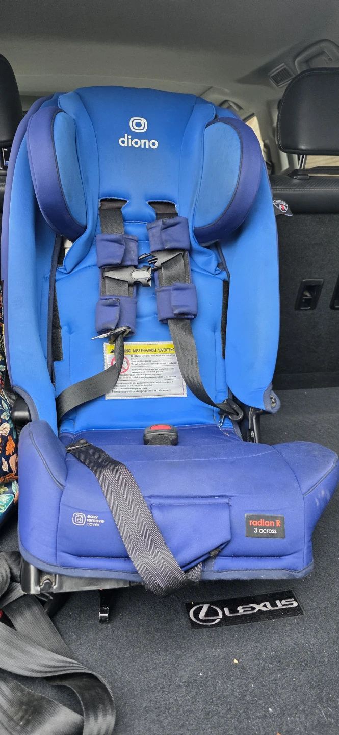Digno car seat