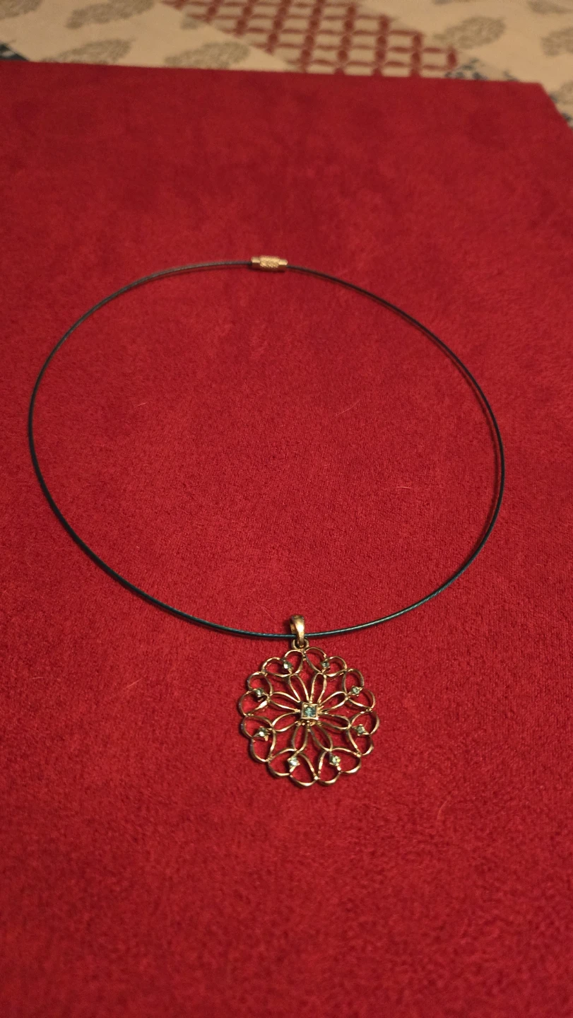 Gold-tone filigree pendant necklace