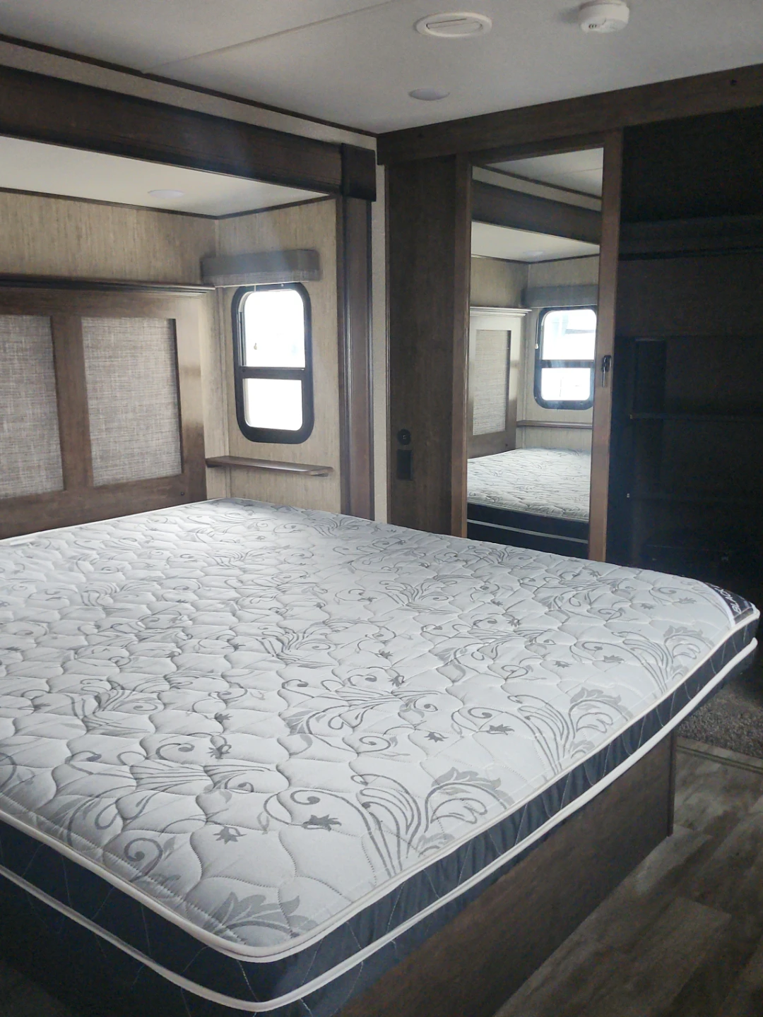 Fifth wheel 40 foot trailer - photo 5