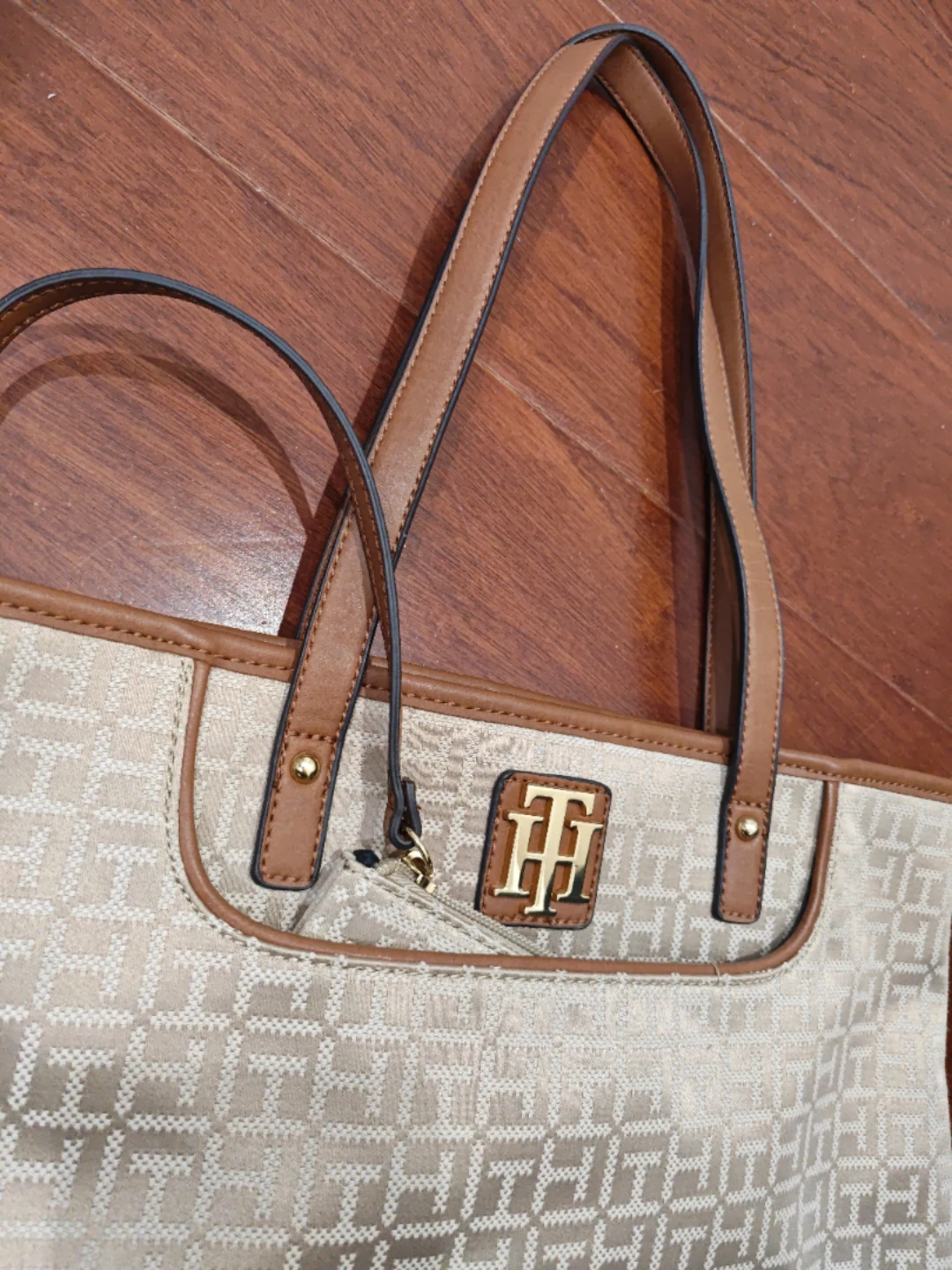 Tommy Hilfiger Tote Bag with Matching Wristlet - photo 3