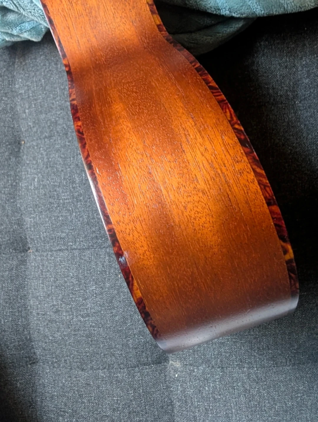 Baritone ukulele & case - photo 5