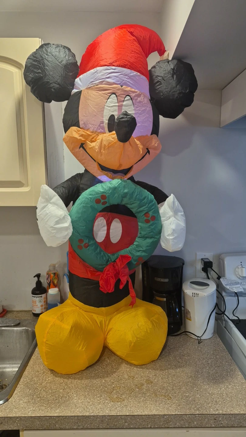 Disney Inflatable Christmas Figures - photo 2
