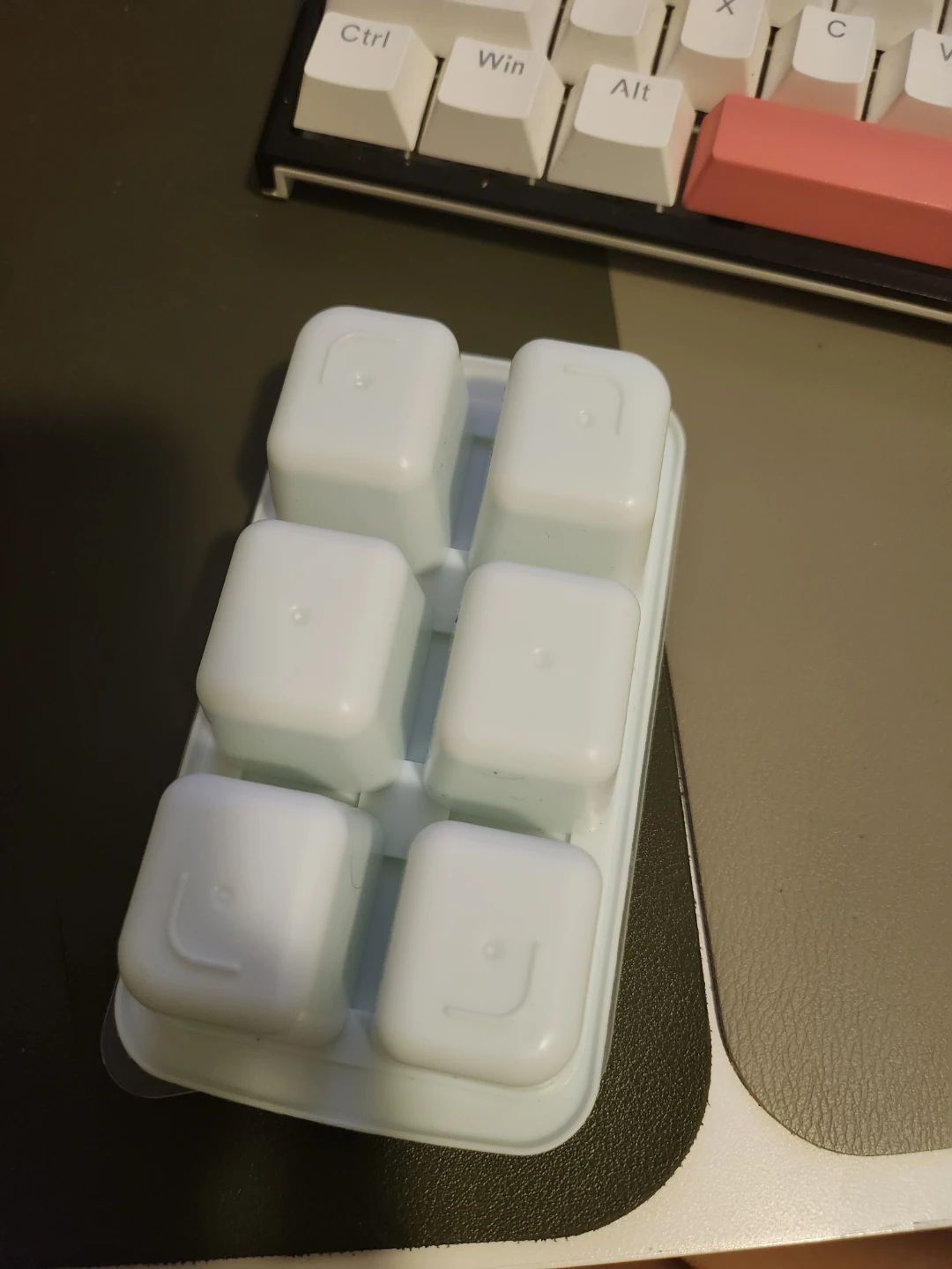 Ice Cube Tray with Lid - photo 2