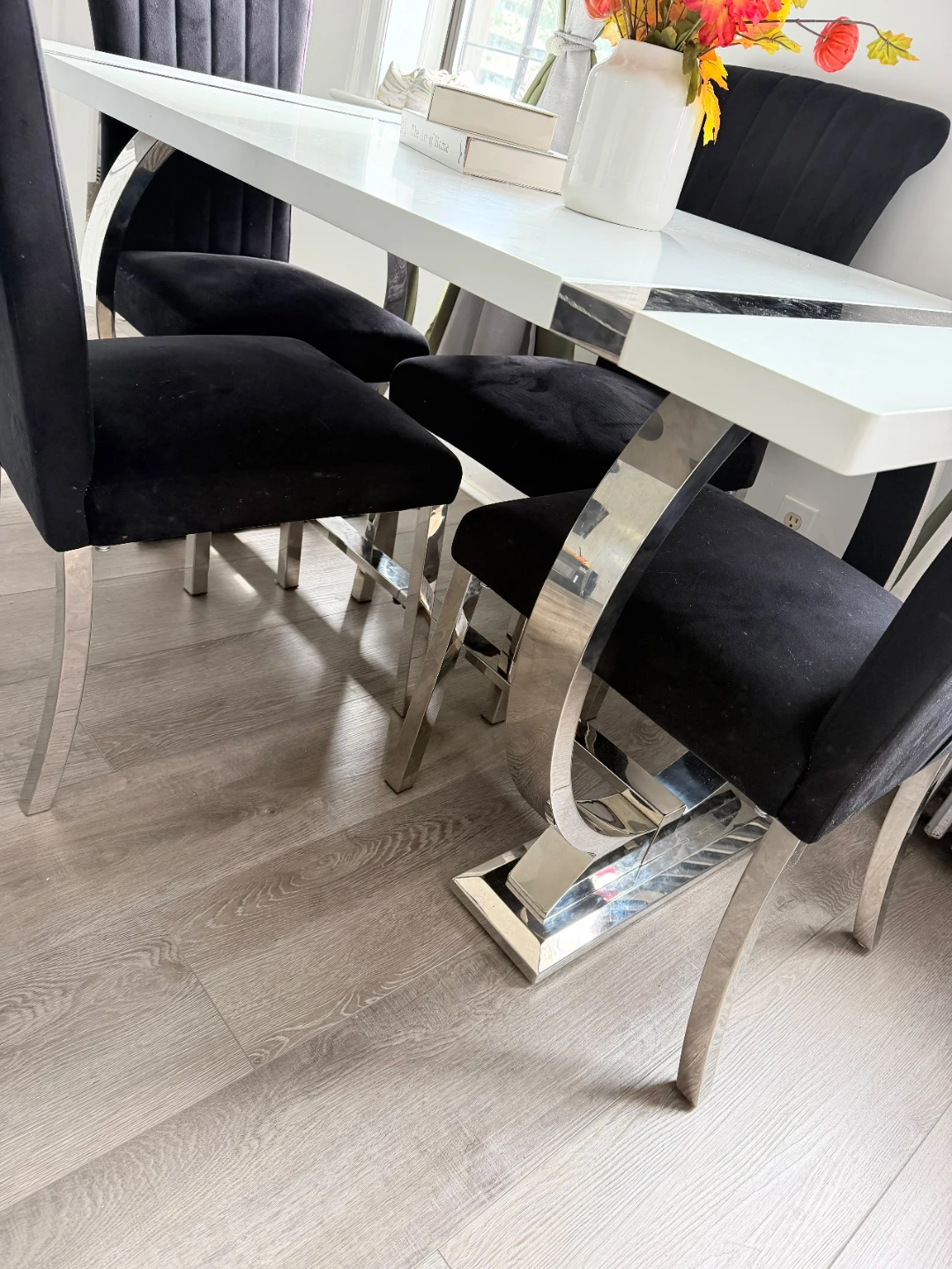 Modern Dining Table with 4 Velvet Chairs