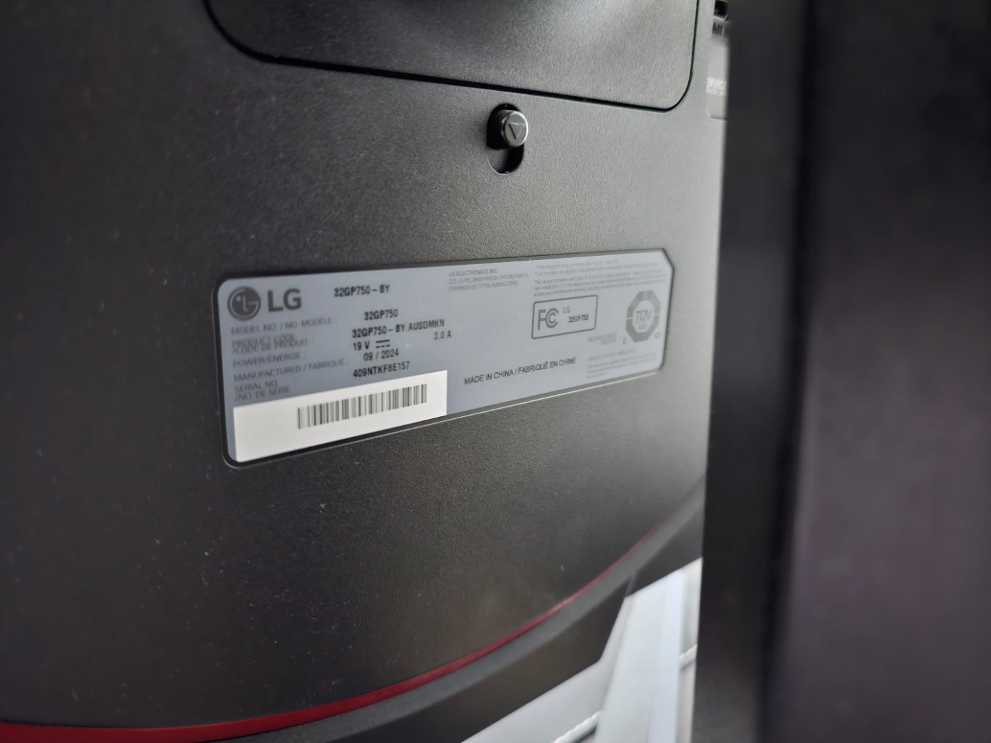 LG UltraGear 32" QHD 165hz Gaming Monitor - photo 2