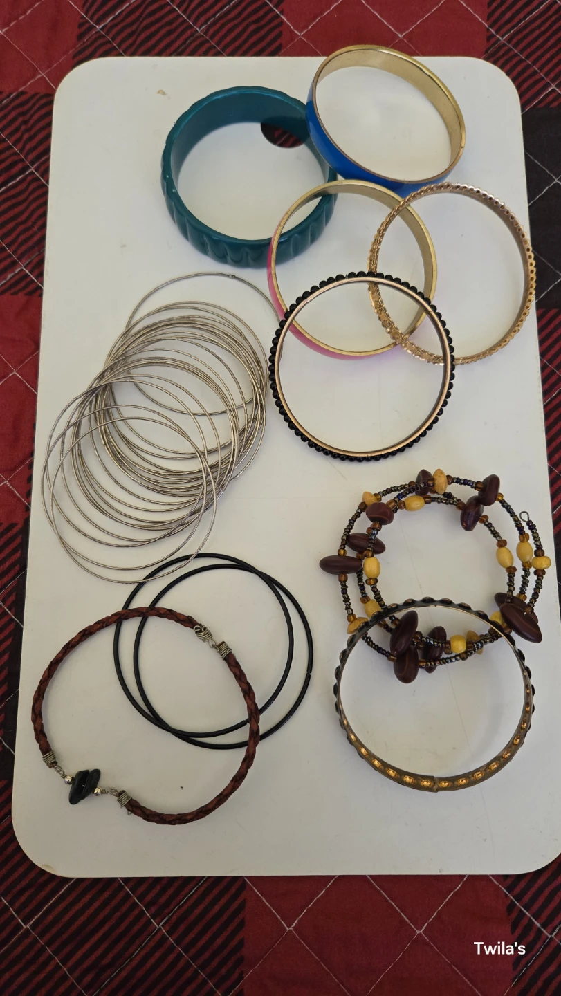 Assorted Fashion Jewelry Collection - photo 4