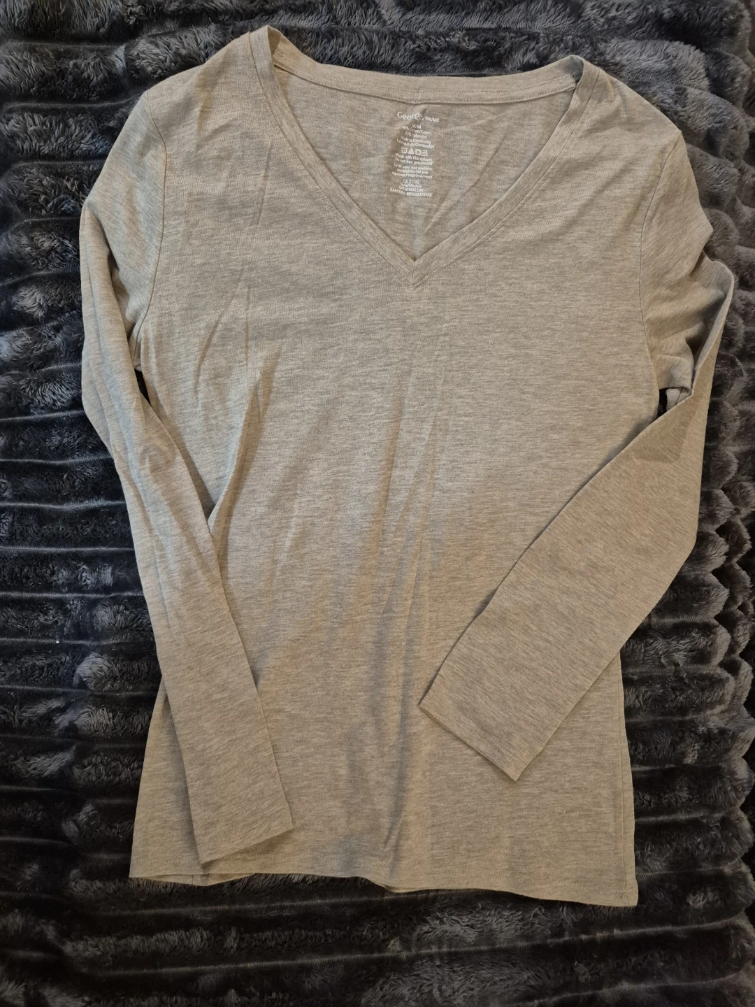 George V-Neck Long Sleeve Shirt