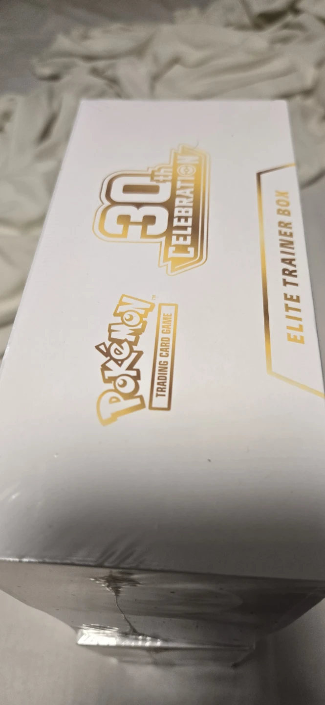 Pokemon TCG 30th Celebration Elite Trainer Box - photo 3