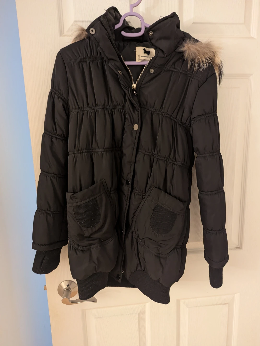 Jasminebridge Black Winter Puffer Jacket with Fur Trimmed Hood