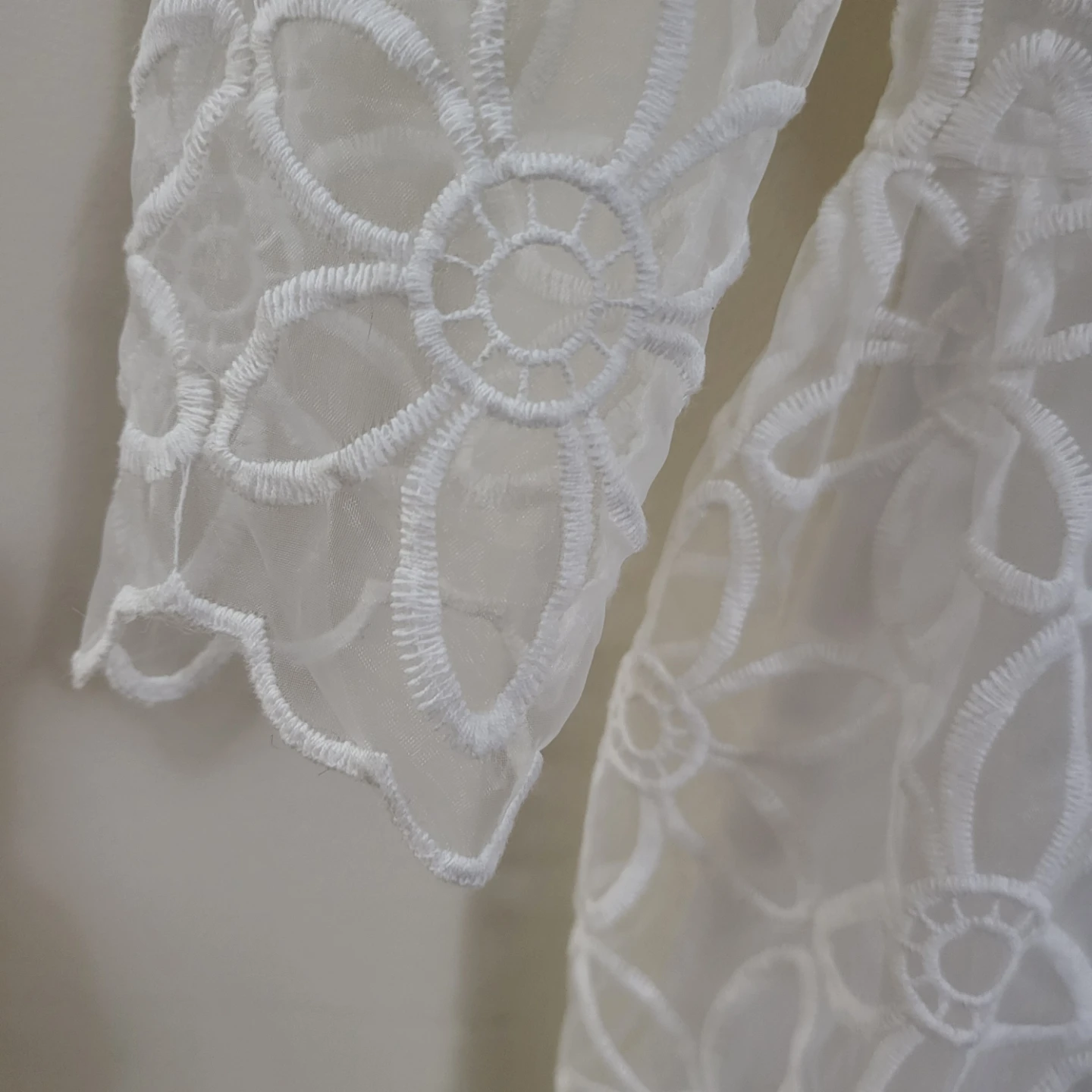 White Floral Lace Dress (Women's Size M) - Like New - photo 4