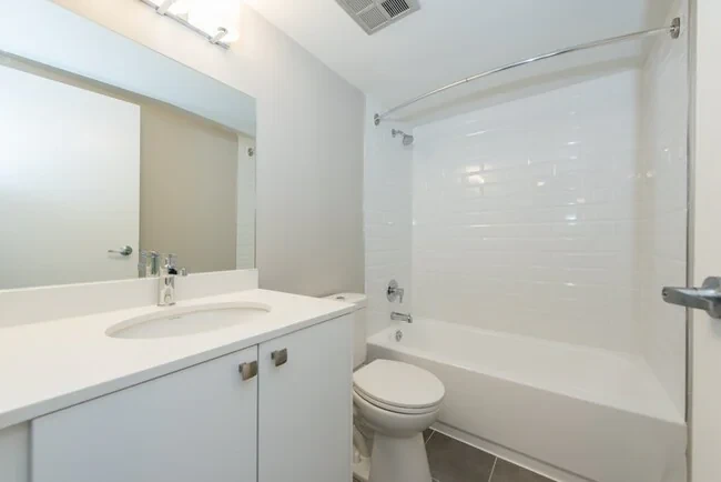 Room available in a apartment - photo 5