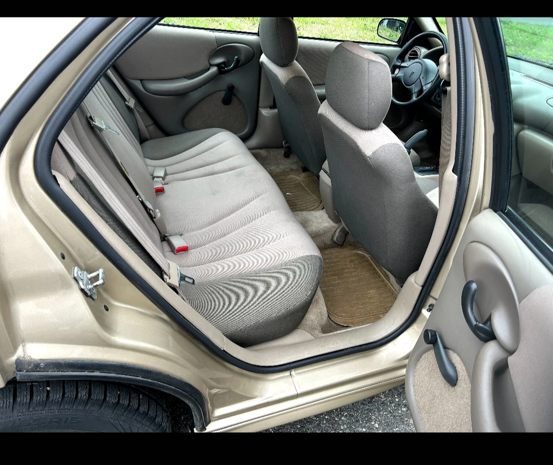 2005Pontiac Sunfire Sedan - photo 4