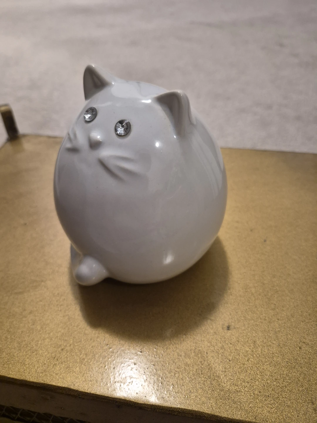 White Ceramic Cat Figurine - photo 4