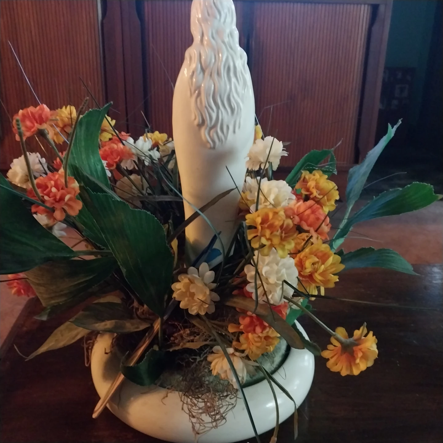 🏈Ceramic Madonna Statue with Artificial Flowers🏈 - photo 2