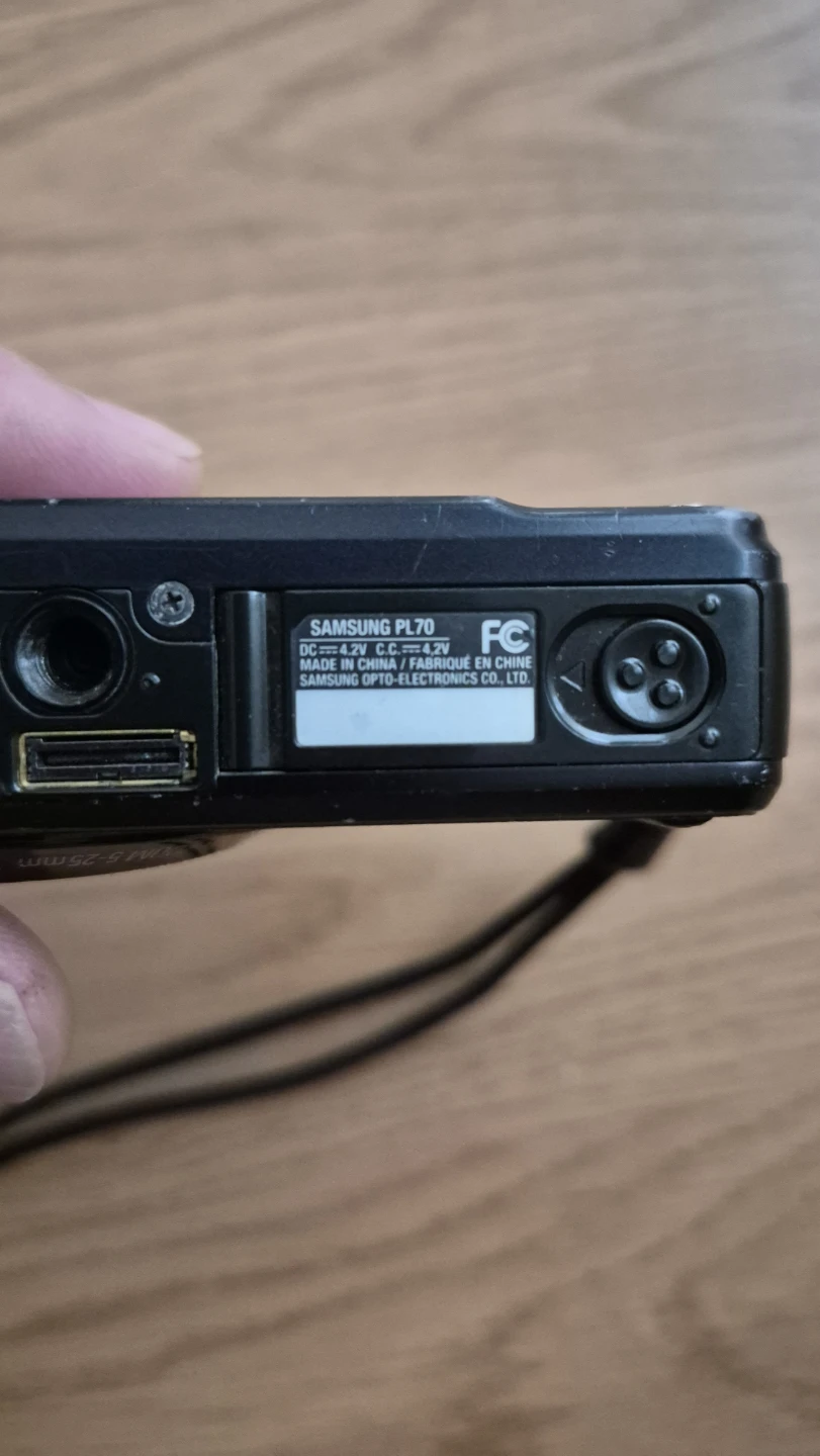 Samsung PL70 Digital Camera - photo 2