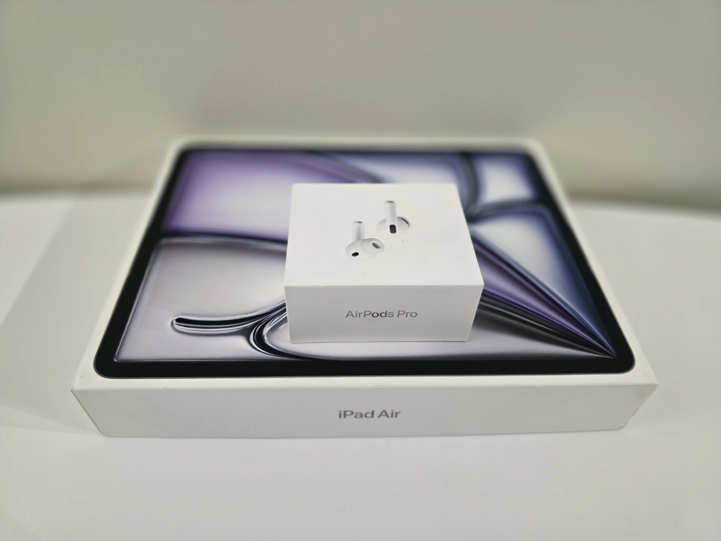 Apple iPad Air 13-inch M4 128GB Wi-Fi and AirPods Pro 3 - photo 2