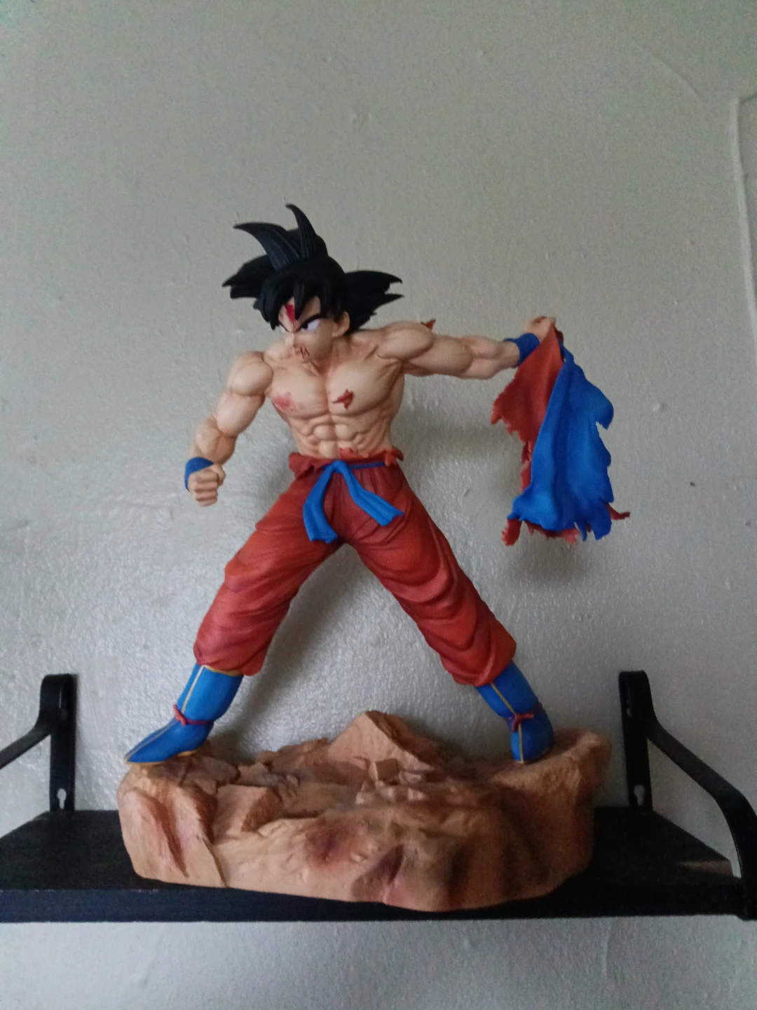 Dragon Ball Z Goku Battle Damaged Figure