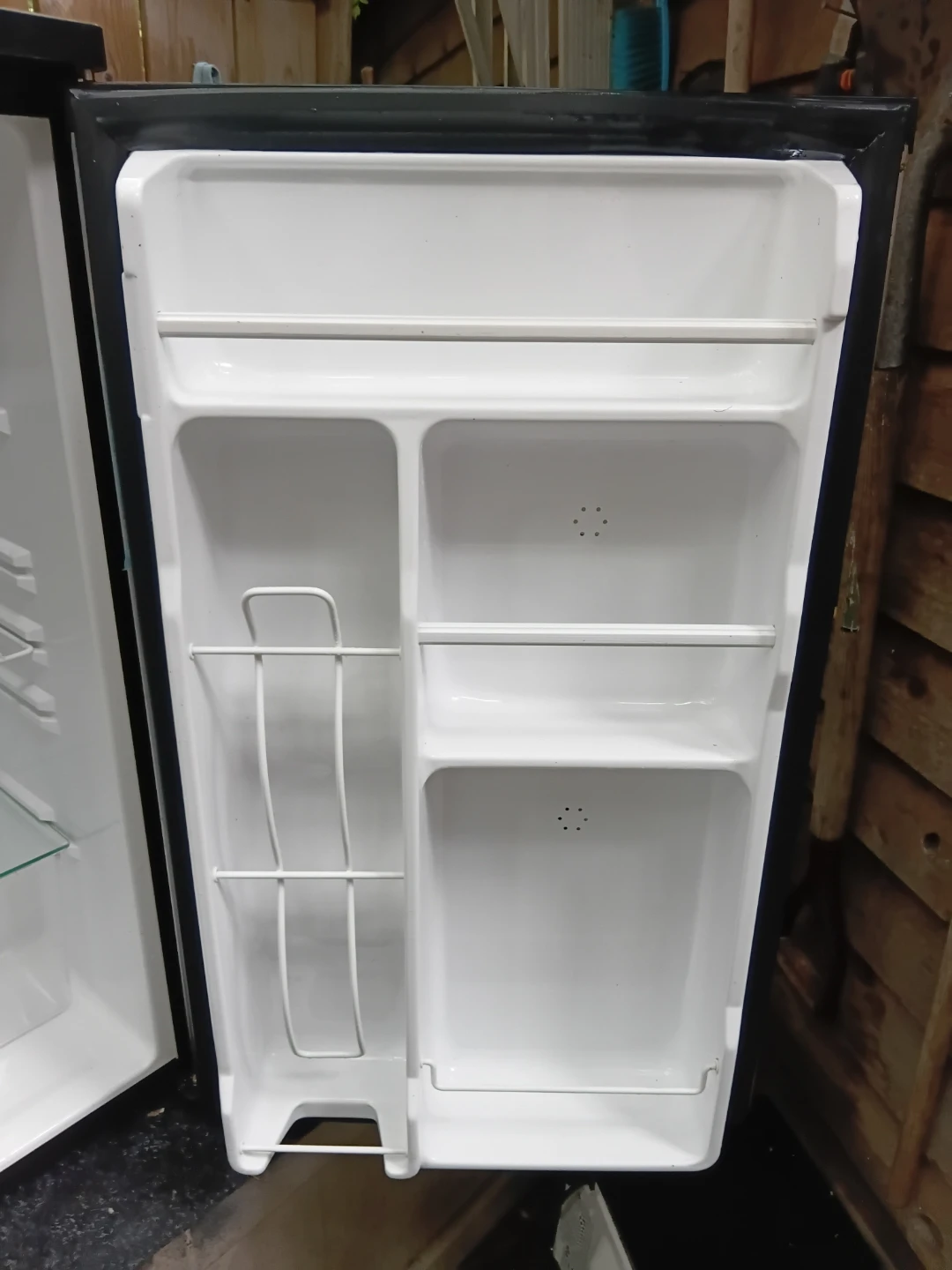 Sylvania Compact Premium Mini Fridge - photo 3