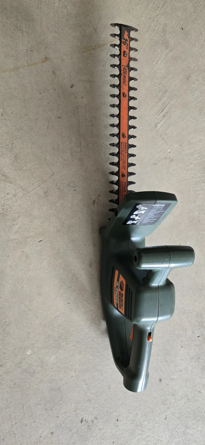 Black & Decker 16" Electric Hedge Trimmer