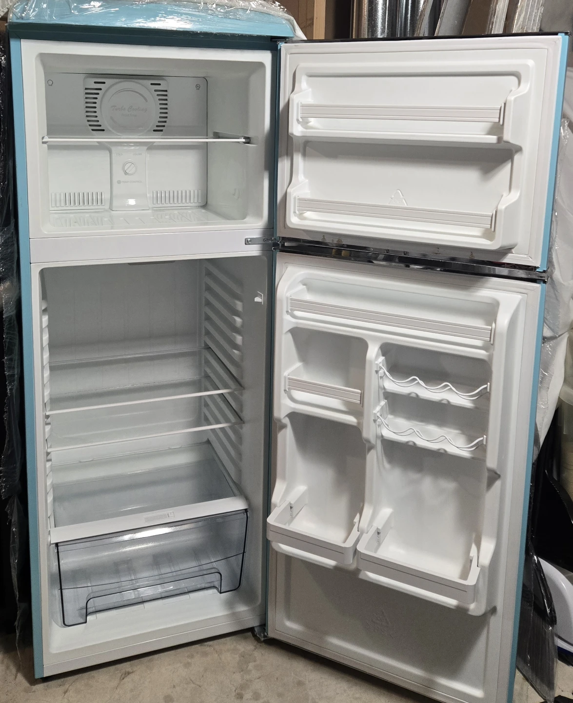 Galanz Retro 2-Door Apartment Fridge - Blue - photo 4