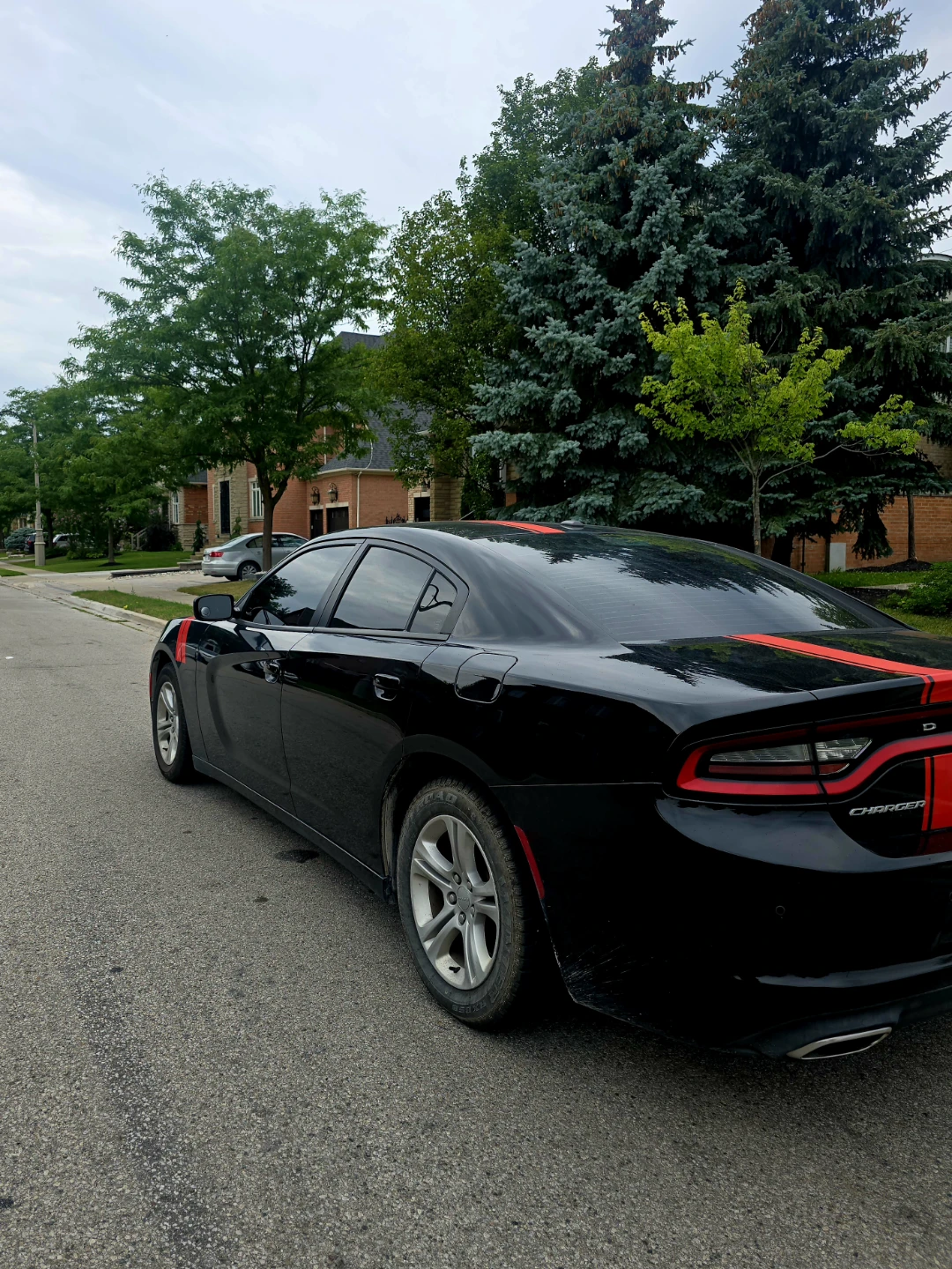 Dodge Charger with Red Racing Stripes - photo 4