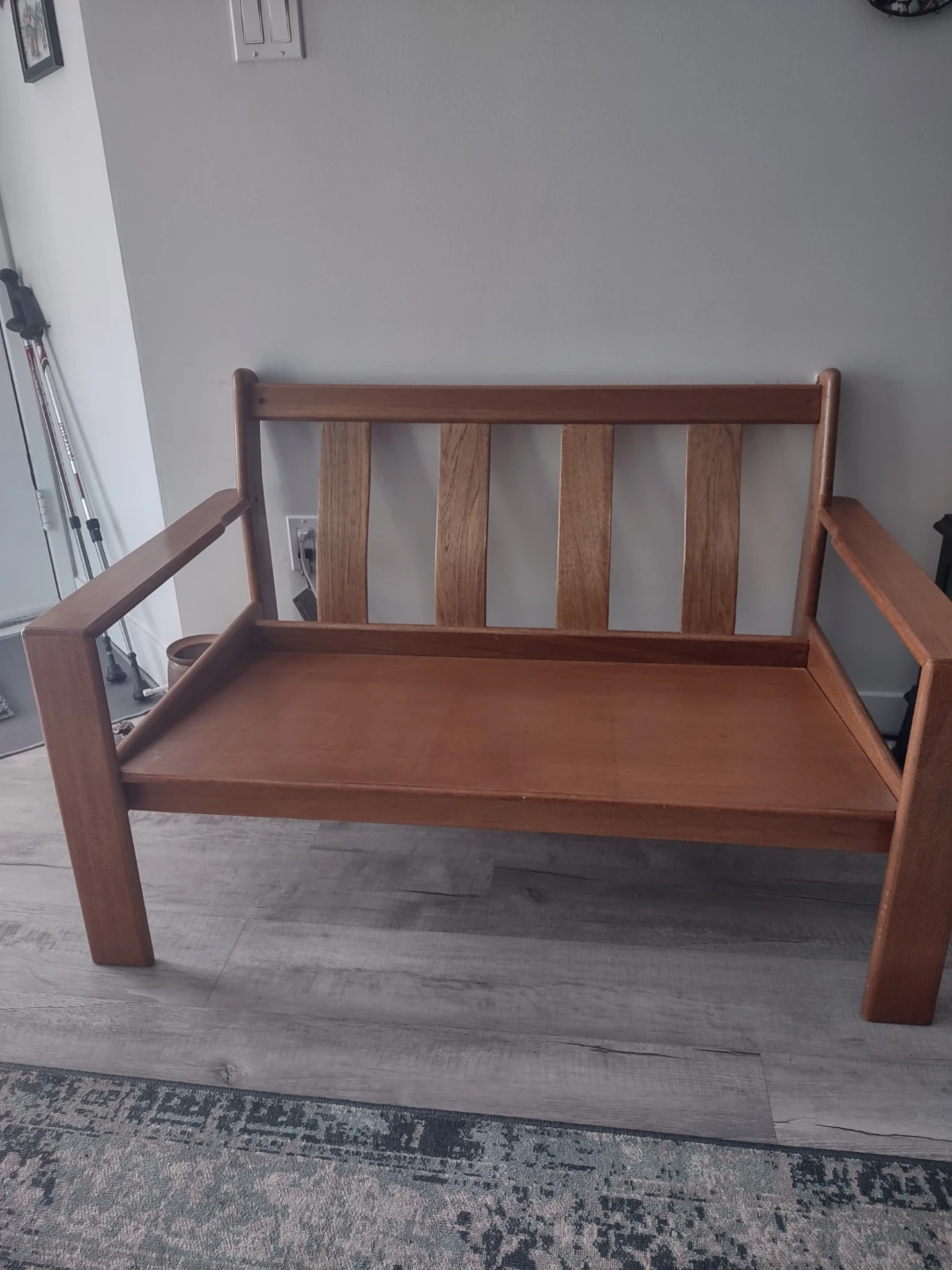 Couch - photo 3