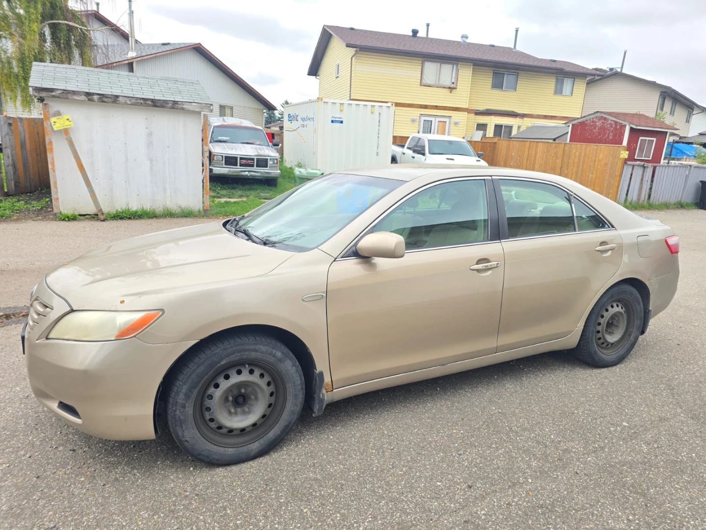 Toyota Camry LE Sedan - photo 2