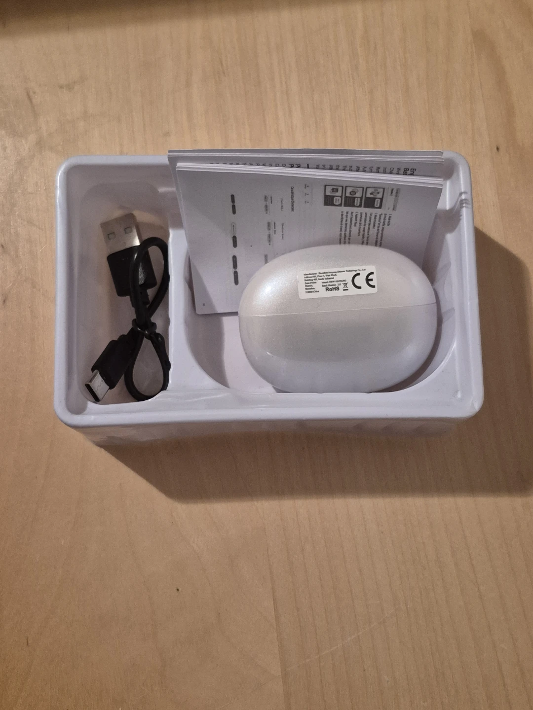 BNIB)AI Language Translator Airbuds Colour White