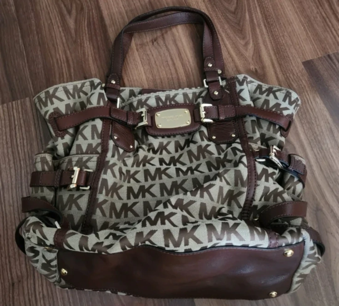 🏈Brand New Michael Kors Signature Logo Tote Bag