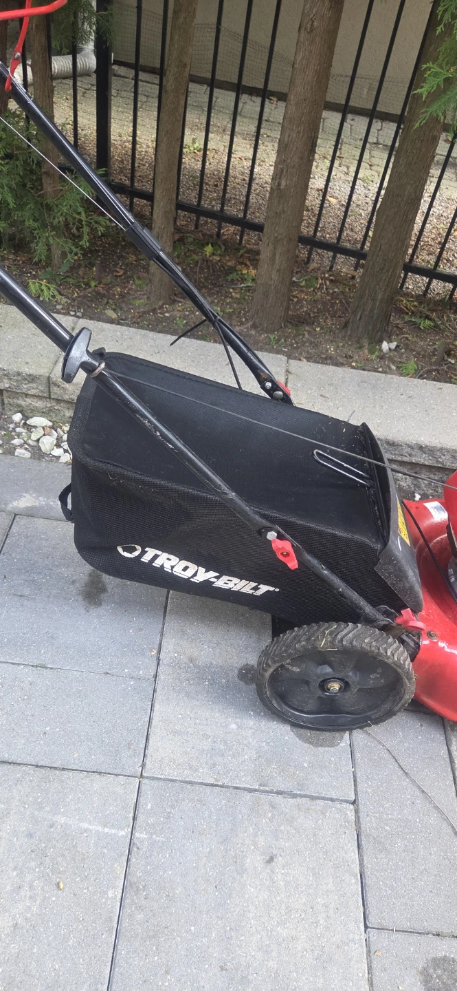Troy-Bilt Lawn Mower with Honda GCV160 Engine - photo 2