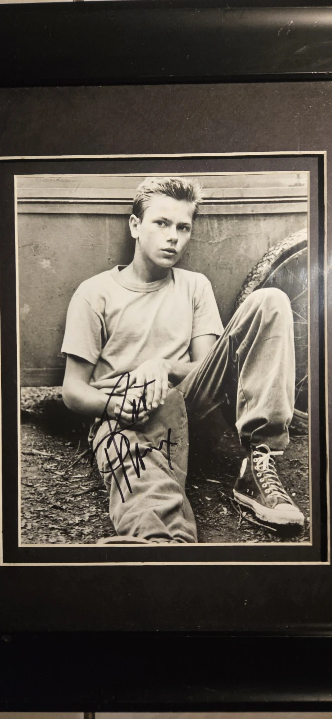 River Phoenix Signed Framed Photograph - photo 3