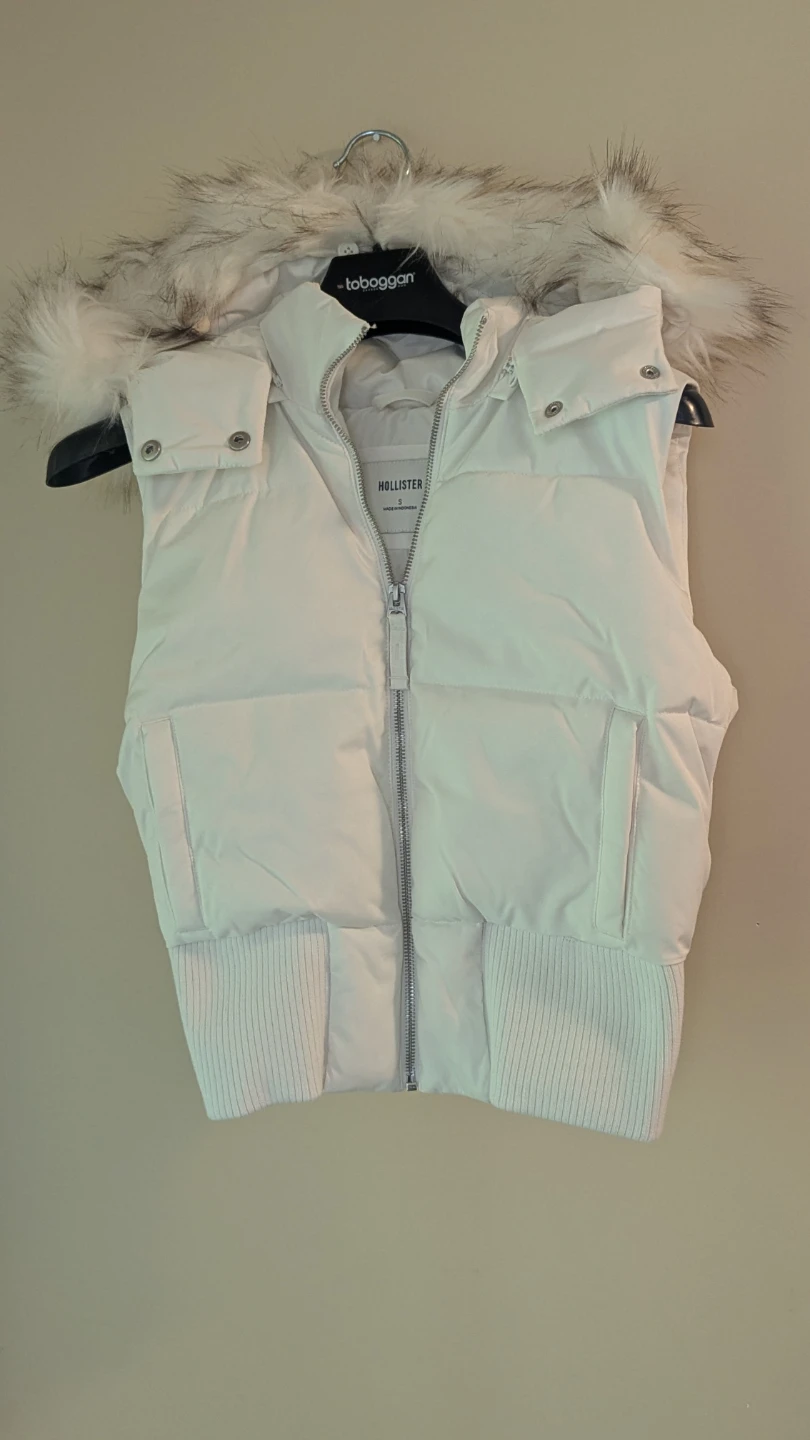 Hollister White Puffer Vest with Fur Hood new