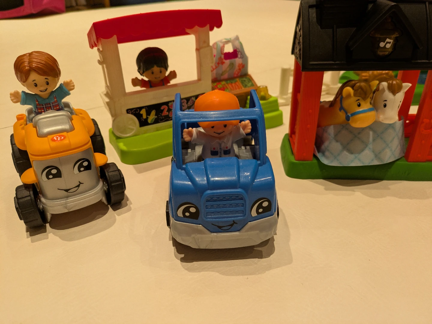 Fisher-Price Little People Farm to Market Playset - photo 3