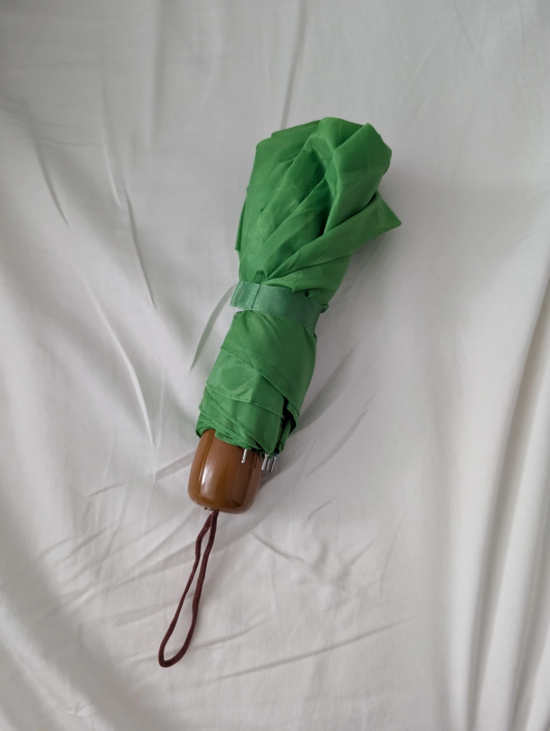 Bright Lightweight Green Folding Umbrella easy to carry