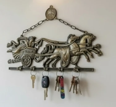 Vintage Chariot Wall Mounted Key Holder - photo 4