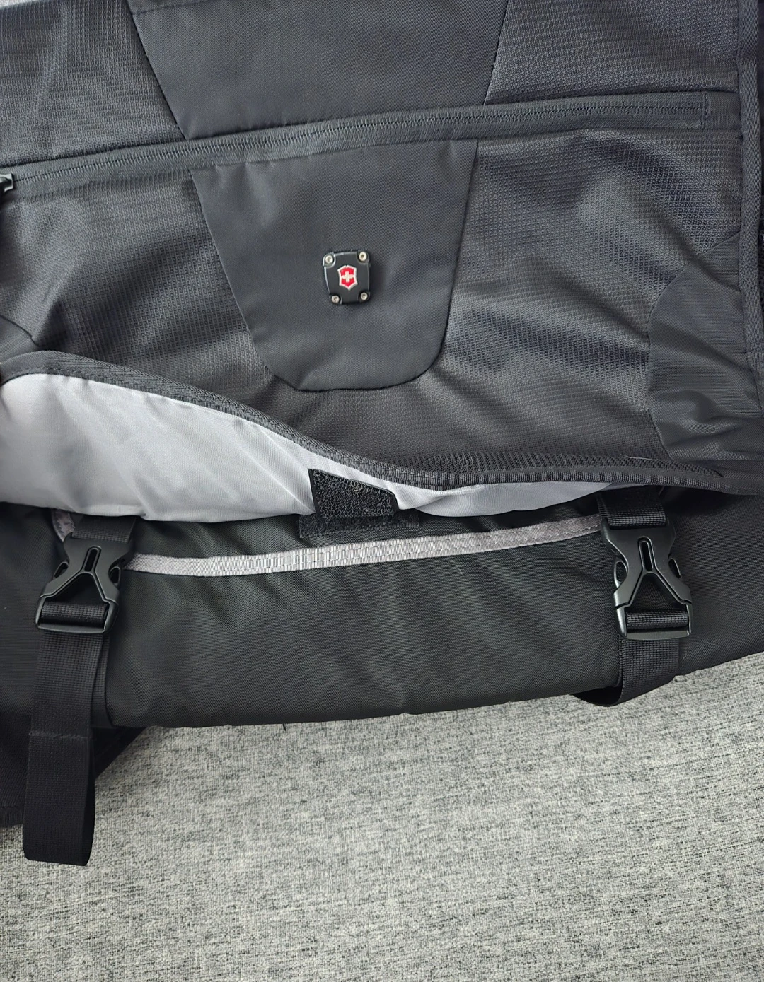 Victorinox Messenger Laptop Bag - photo 3