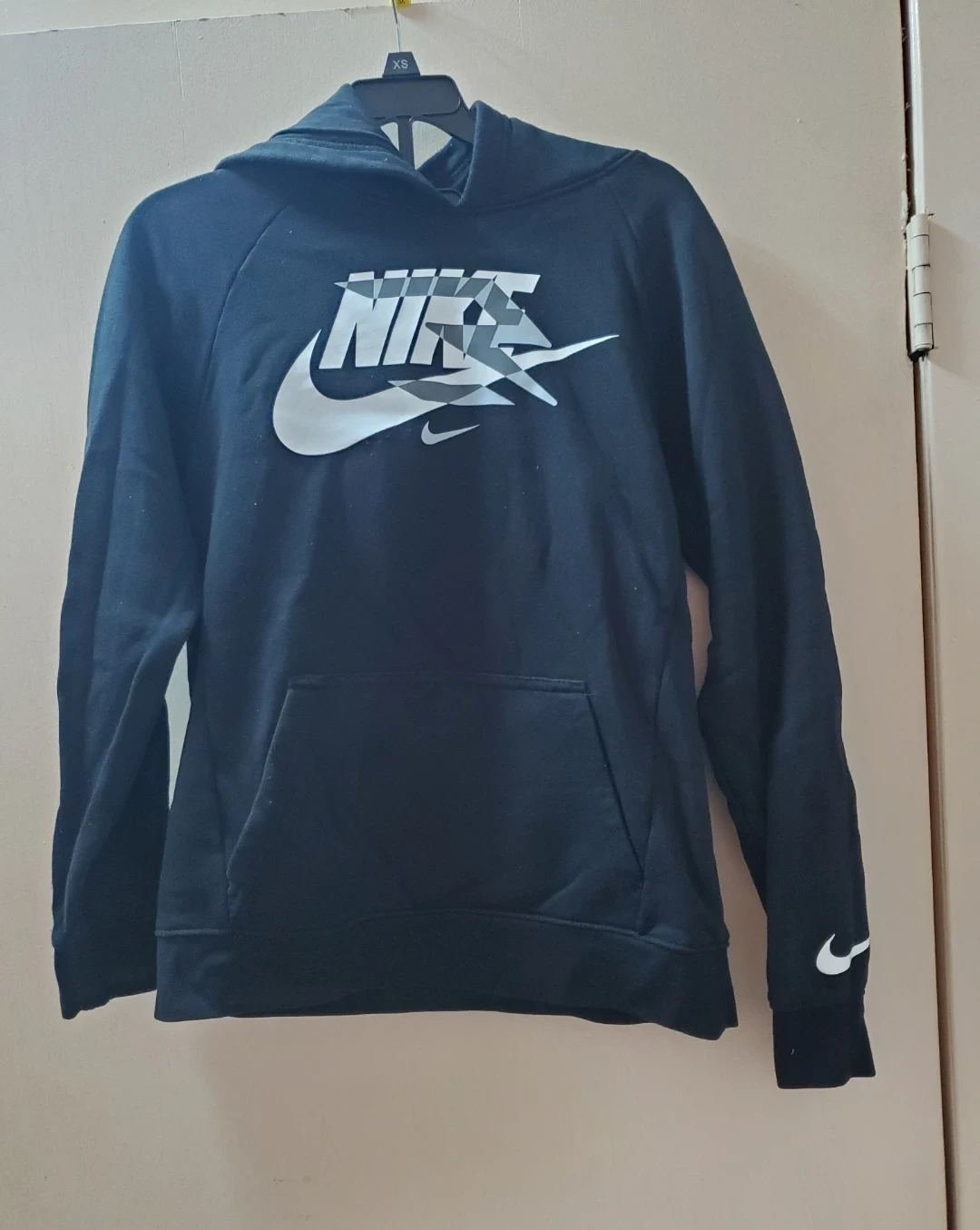 Boy's nike pullover hoodie