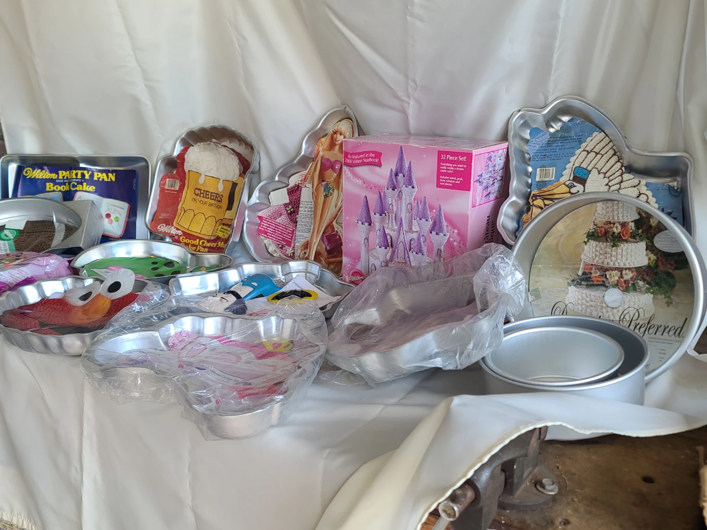 Wilton Baking Collection Cake Pans and Display Stands - photo 3