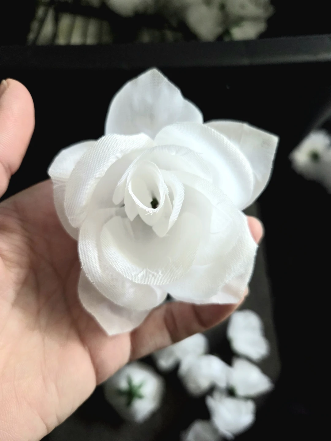 34 White Artificial Rose Fabric Flower Heads