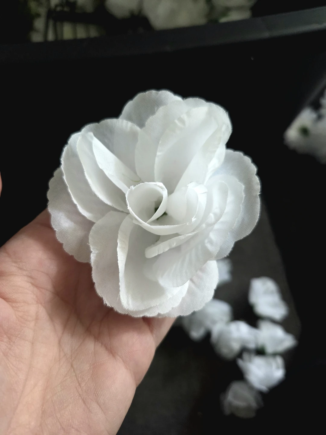 34 White Artificial Rose Fabric Flower Heads - photo 2