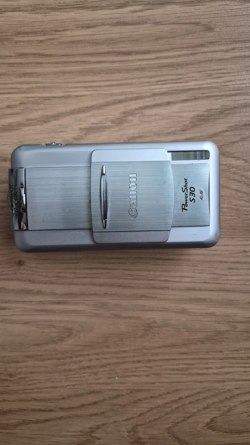 Canon PowerShot S30 Digital Camera