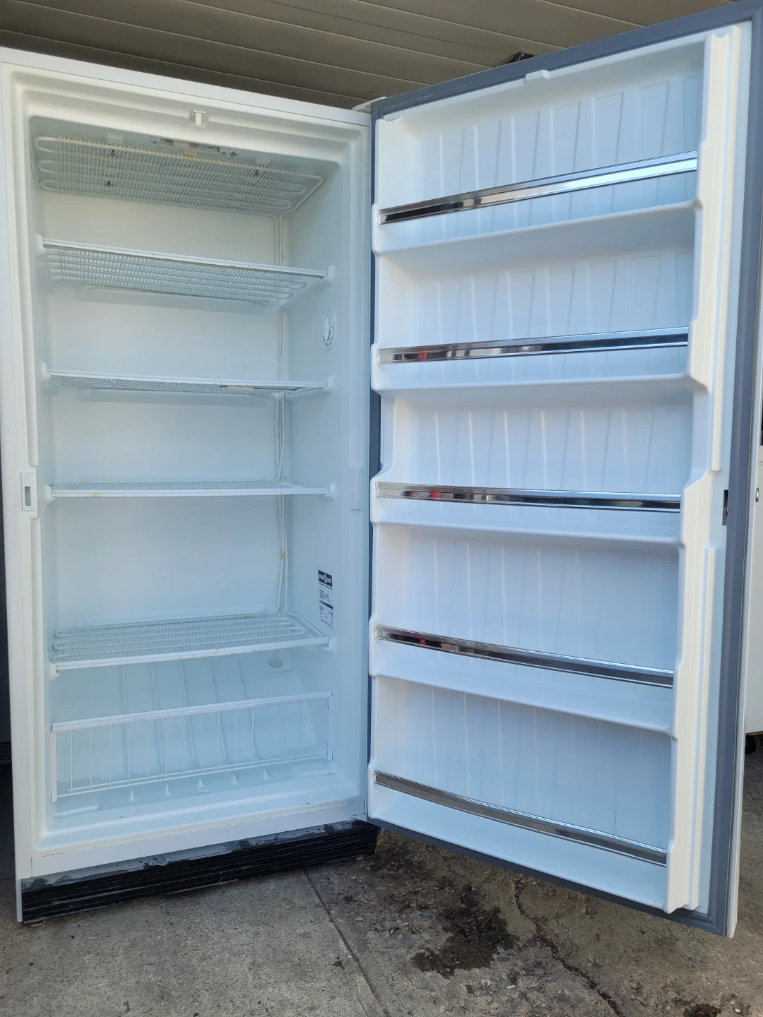 Large Beautiful Viking Upright Freezer - photo 2