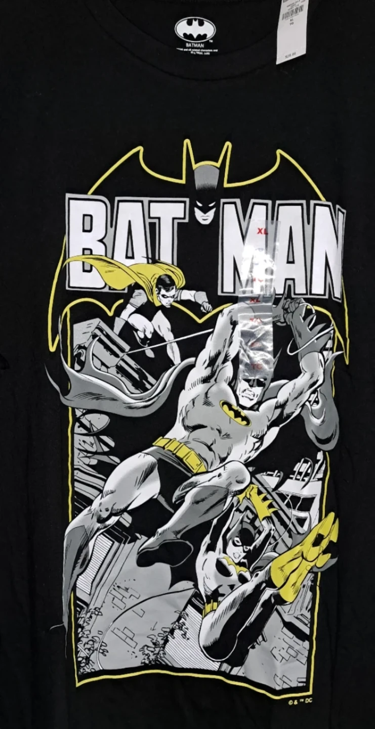 Batman T-Shirt & Hot Wheels/Color Shifter Batmobile, Sz's S-XL - photo 4