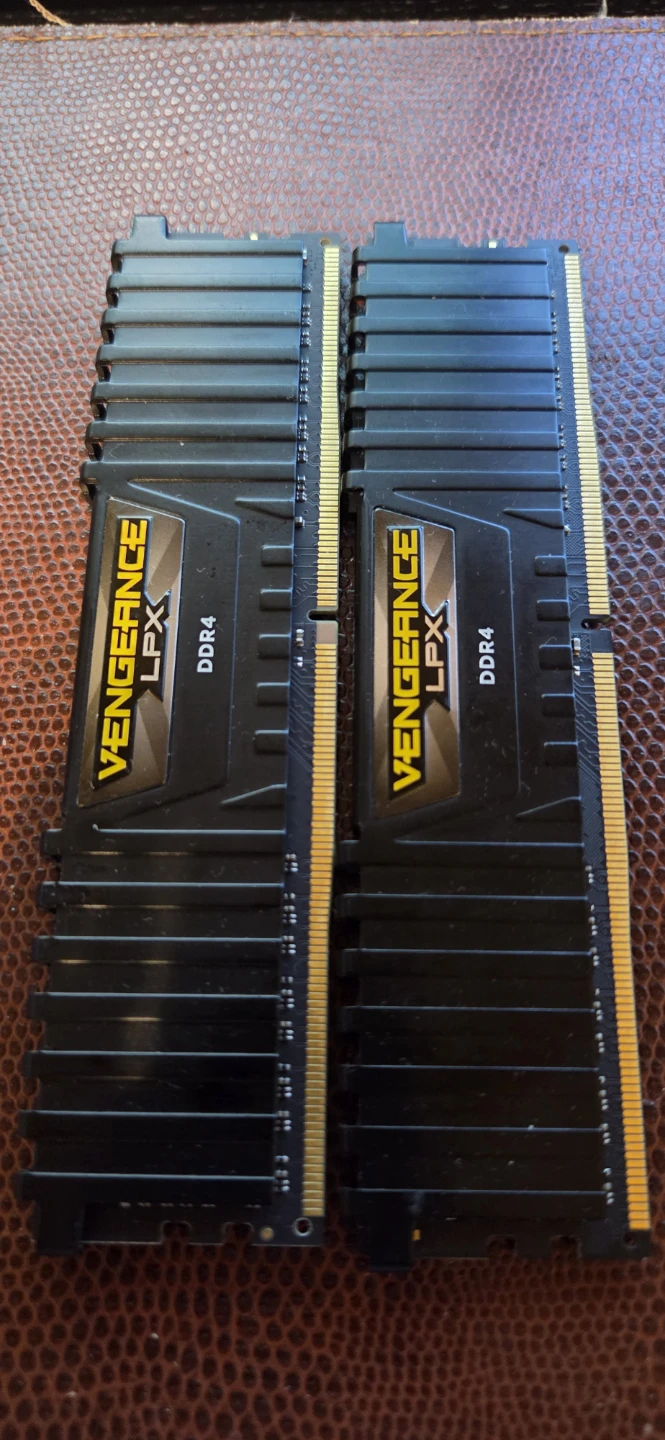 Corsair Vengeance LPX DDR4 RAM (12GB//8+4GB)