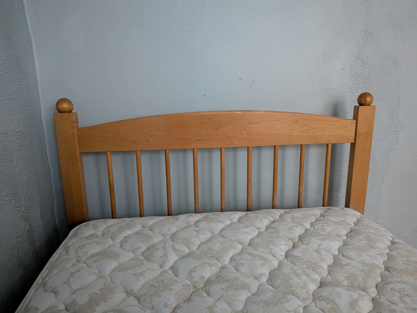 (Price Flexible) Twin Size Metal Bed Frame with Wooden Headboard - photo 5
