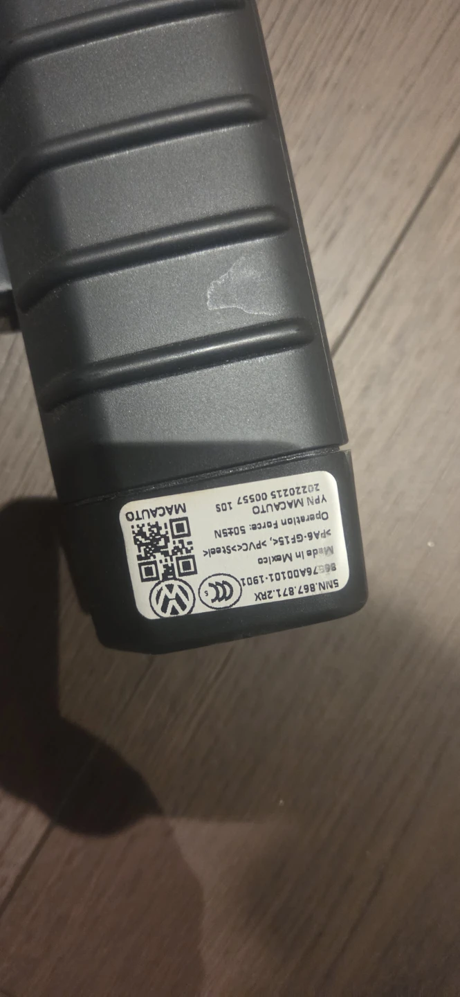 Volkswagen Tiguan Cargo Cover - photo 2