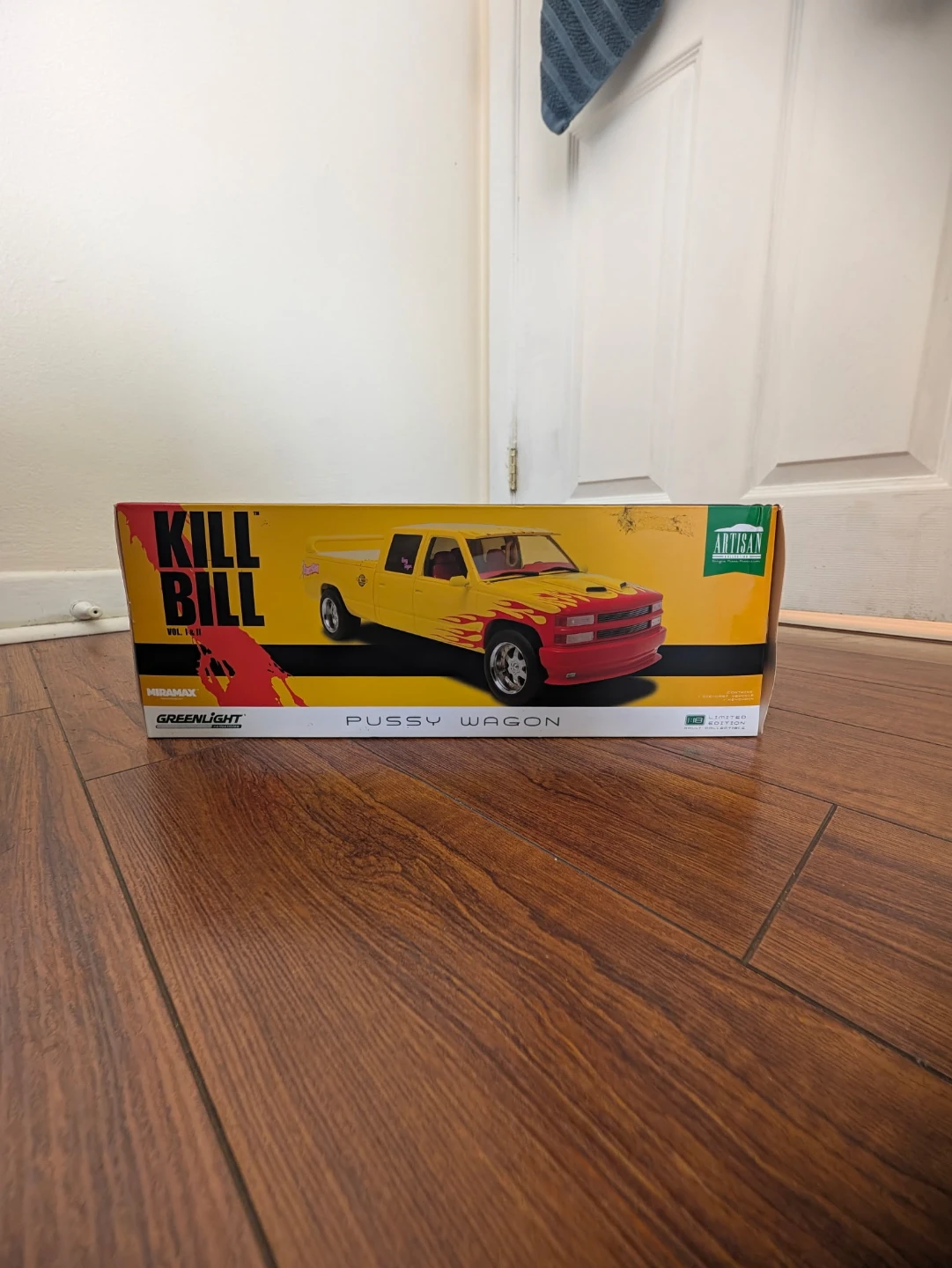 GreenLight Kill Bill Pussy Wagon 1:18 scale model - photo 3