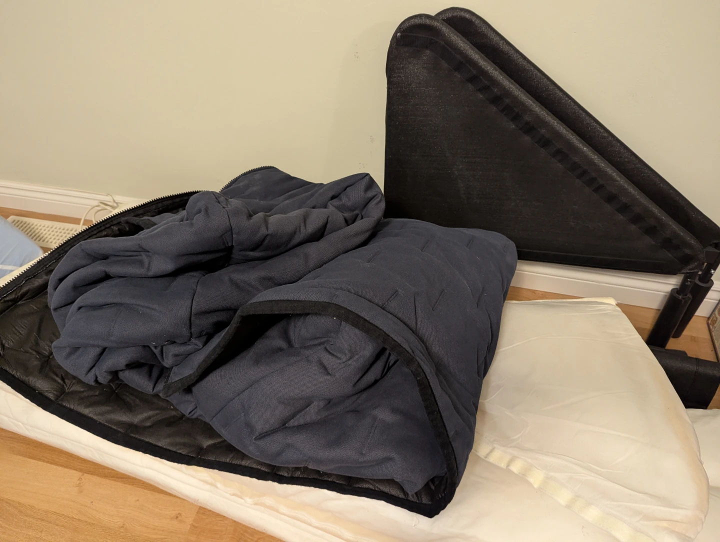 Couch - photo 2